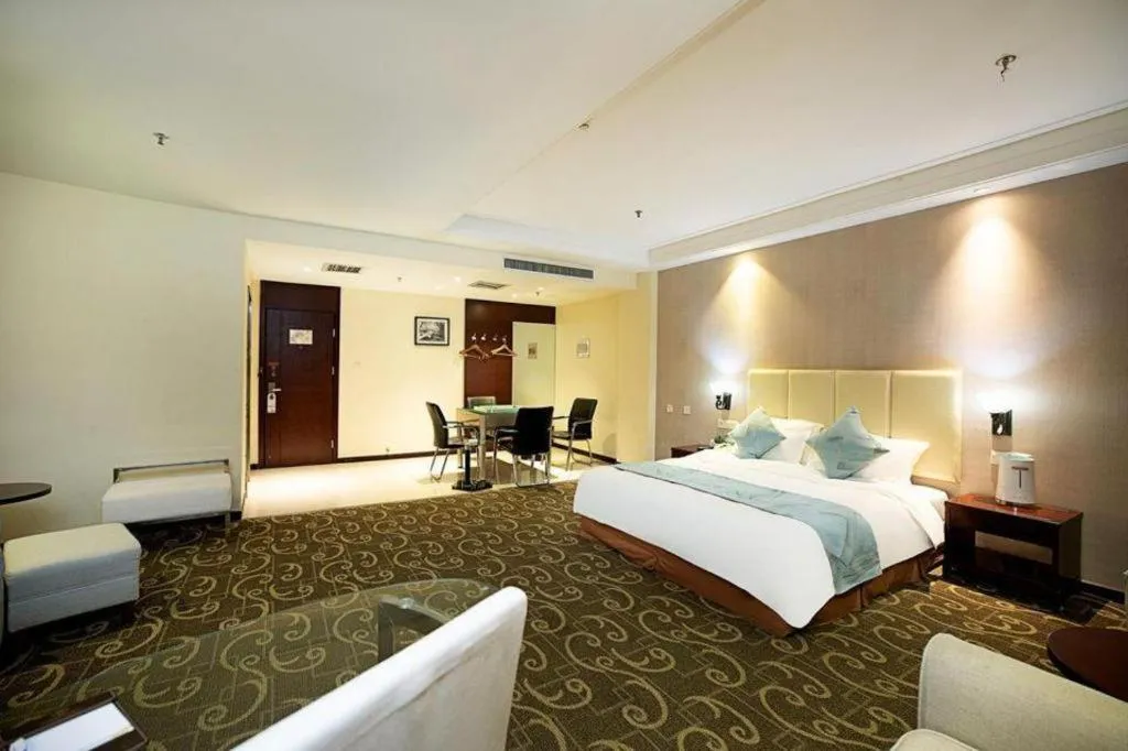 Bed in Xinxiang Zhongzhou Yihe Hotel