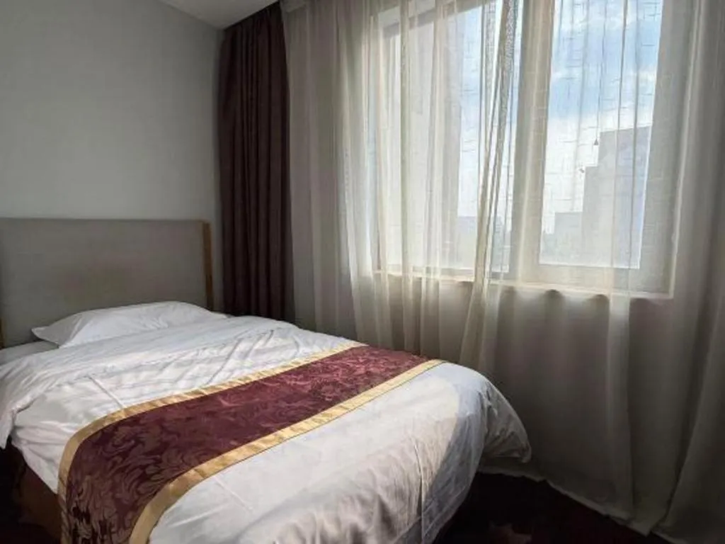 Bed in Xinxiang Zhongzhou Yihe Hotel