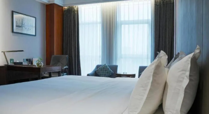 Bed in Jiyuan Oriental Jianguo Hotel