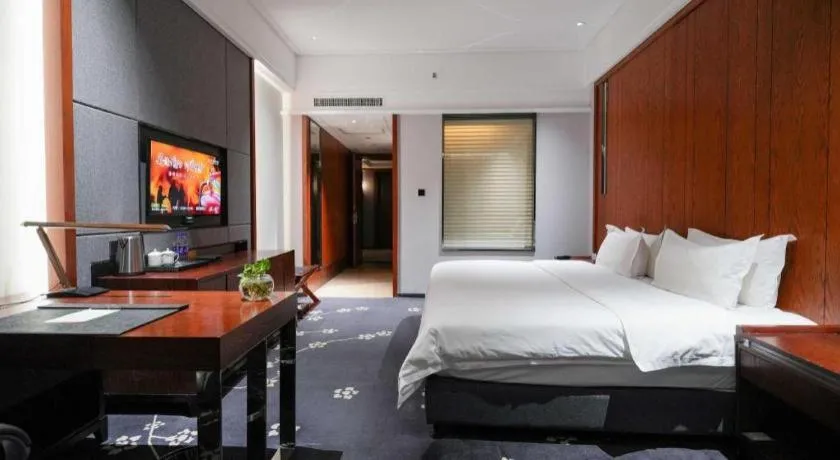 Bed in Jiyuan Oriental Jianguo Hotel