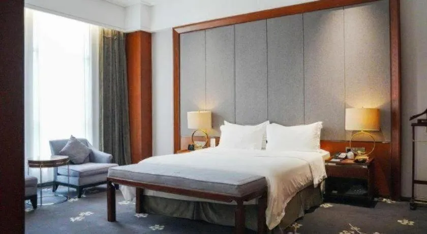 Bed in Jiyuan Oriental Jianguo Hotel