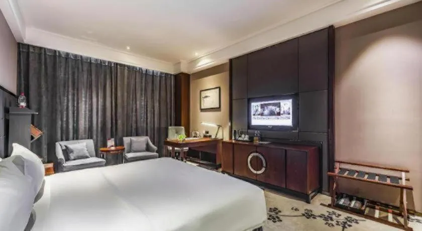 Bed in Jiyuan Oriental Jianguo Hotel