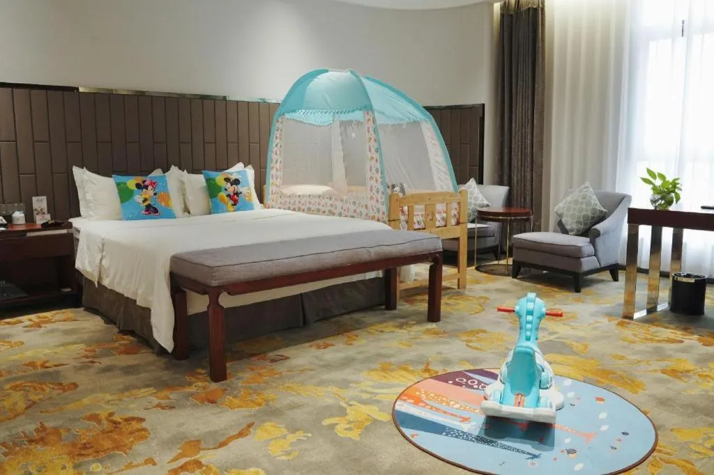 Bed in Jiyuan Oriental Jianguo Hotel