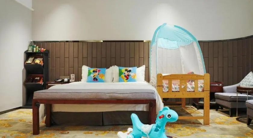 Bed in Jiyuan Oriental Jianguo Hotel