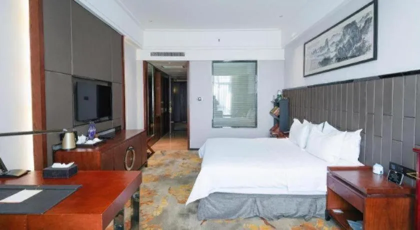 Bed in Jiyuan Oriental Jianguo Hotel