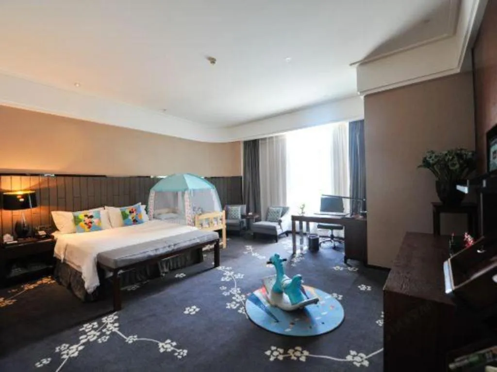 Bed in Jiyuan Oriental Jianguo Hotel