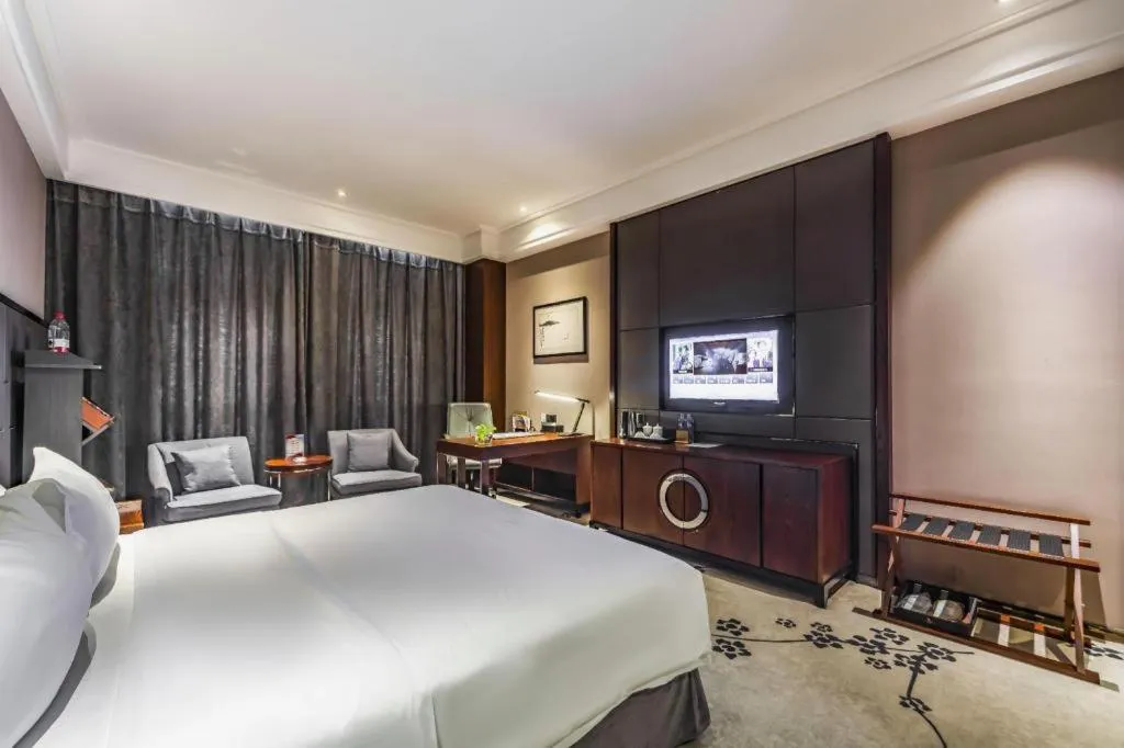 Bed in Jiyuan Oriental Jianguo Hotel