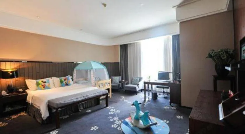 Bed in Jiyuan Oriental Jianguo Hotel