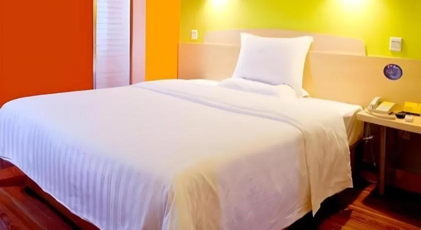 Bed in 7 Days Inn Guangzhou Dongfeng East Road Yangji Metro Station