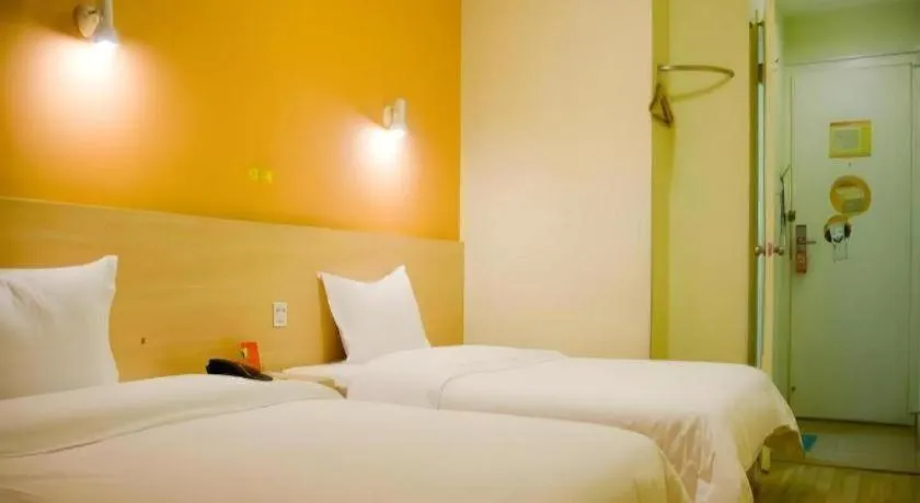 Bed in 7 Days Inn Guangzhou Dongfeng East Road Yangji Metro Station