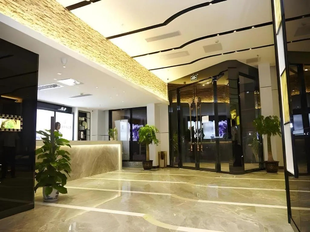 Lavande Hotel Wuhan Huanghelou Branch