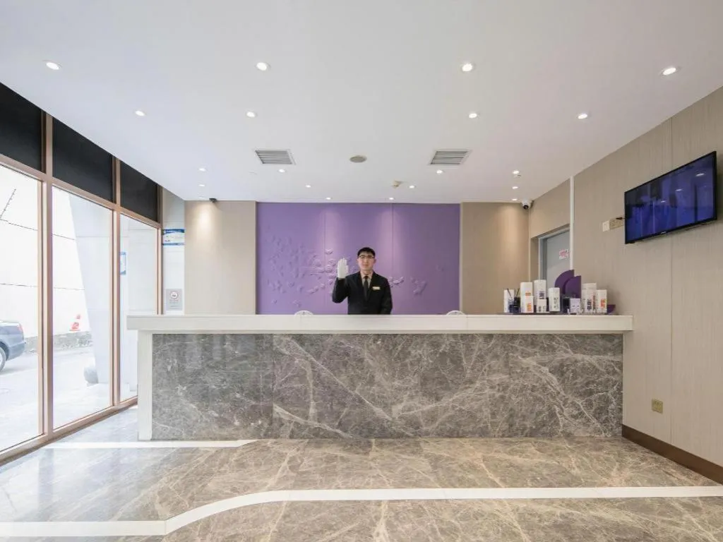 Lavande Hotel Wuhan Huanghelou Branch