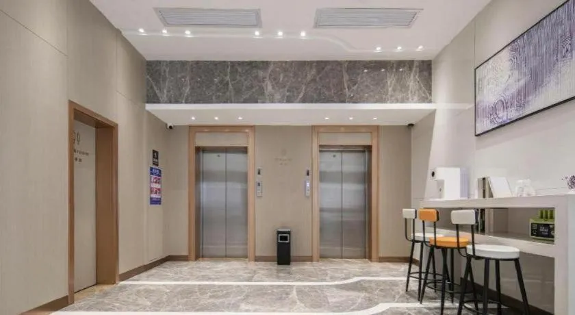 Lavande Hotel Wuhan Huanghelou Branch