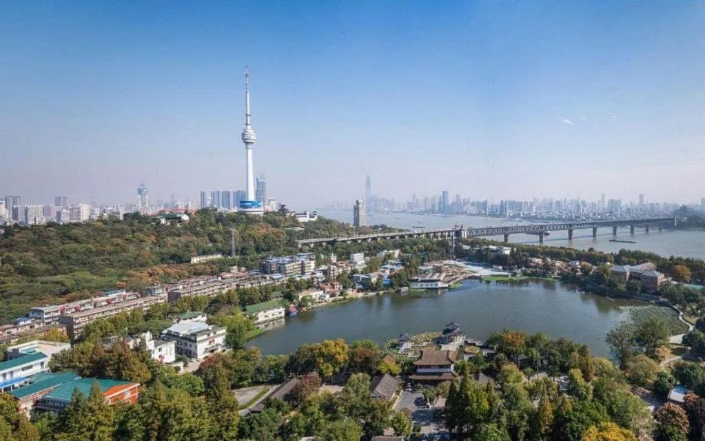 Lavande Hotel Wuhan Huanghelou Branch