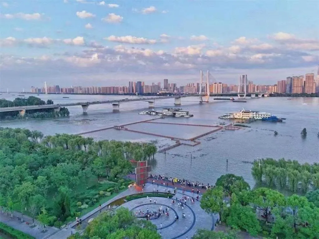 Lavande Hotel Wuhan Huanghelou Branch