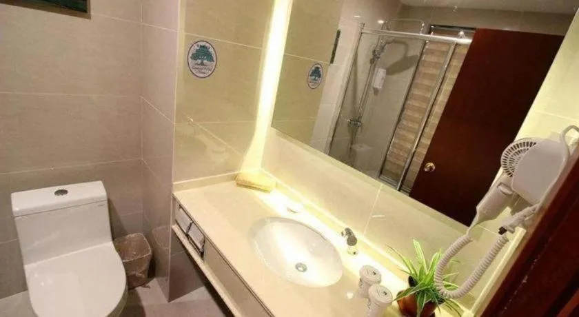 GreenTree Inn Jiangsu Wuxi Huishan High-Speed Rail Qianzhou Chongwen Road Business Hotel