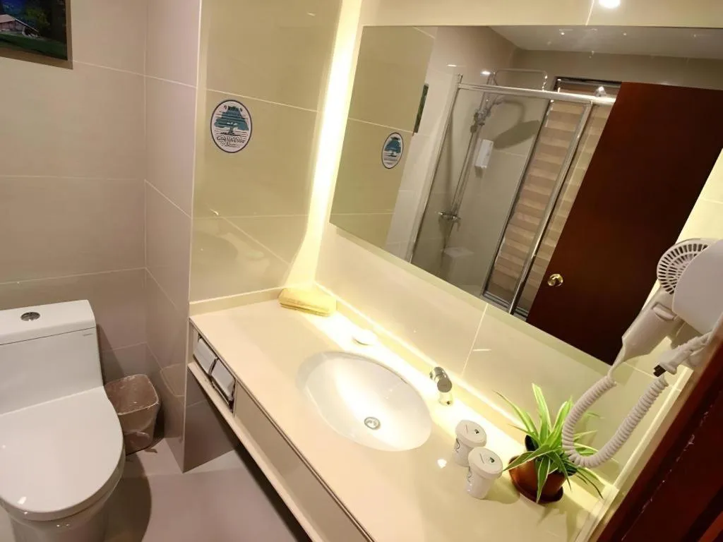 GreenTree Inn Jiangsu Wuxi Huishan High-Speed Rail Qianzhou Chongwen Road Business Hotel