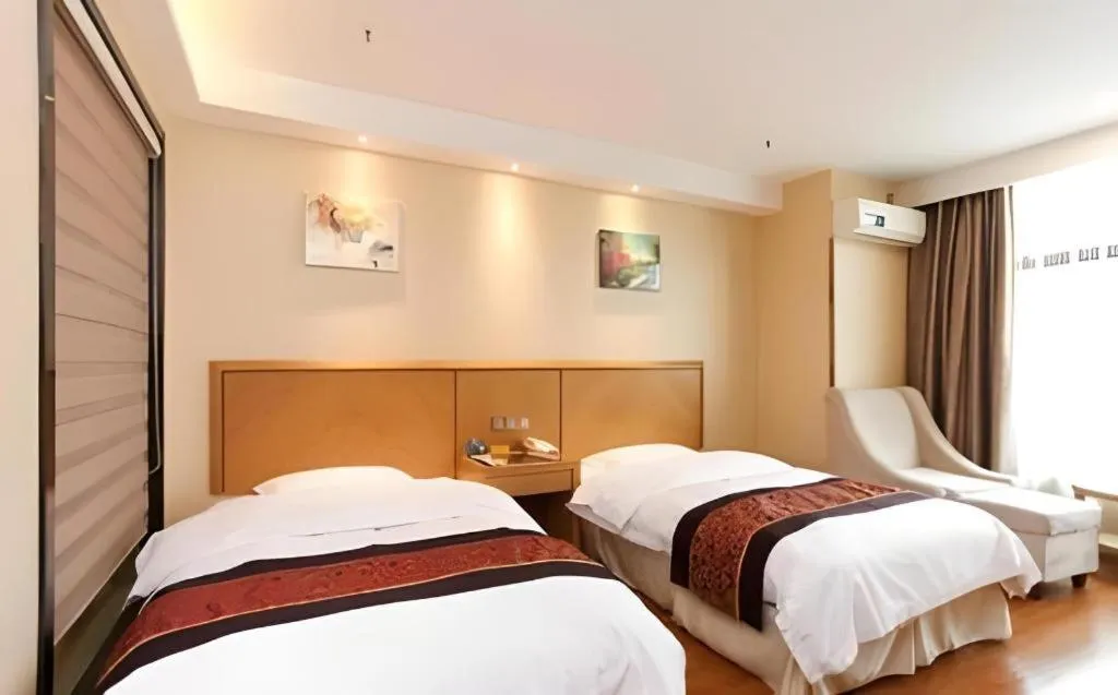 Bed in GreenTree Inn Jiangsu Wuxi Huishan High-Speed Rail Qianzhou Chongwen Road Business Hotel