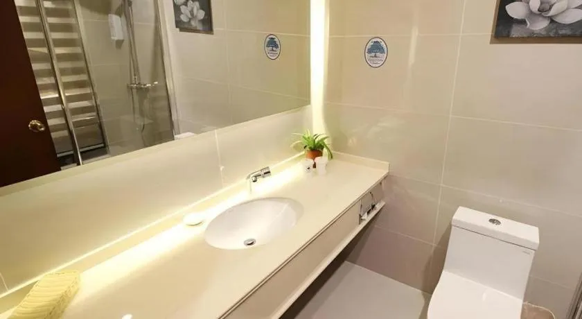 GreenTree Inn Jiangsu Wuxi Huishan High-Speed Rail Qianzhou Chongwen Road Business Hotel