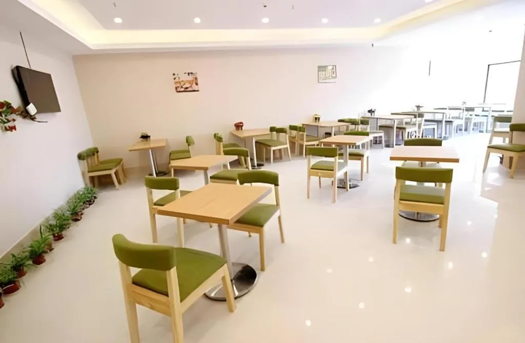 GreenTree Inn Jiangsu Wuxi Huishan High-Speed Rail Qianzhou Chongwen Road Business Hotel