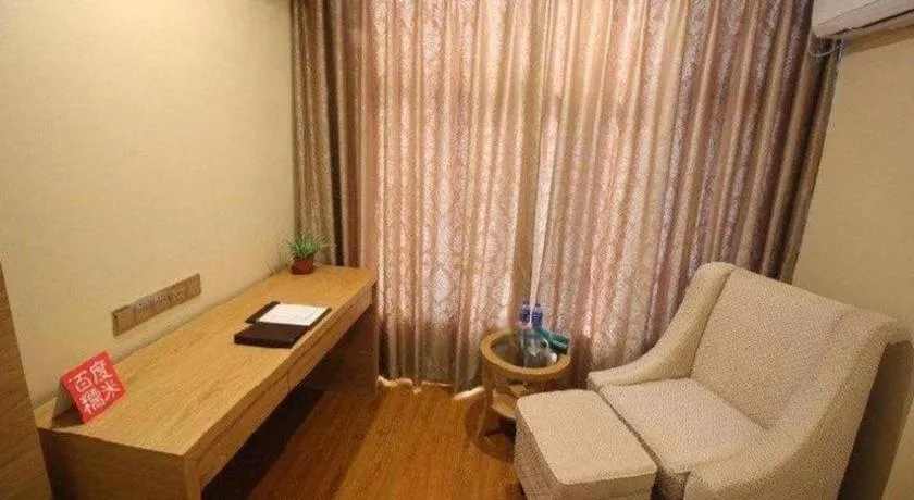 GreenTree Inn Jiangsu Wuxi Huishan High-Speed Rail Qianzhou Chongwen Road Business Hotel