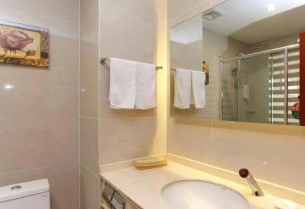 GreenTree Inn Jiangsu Wuxi Huishan High-Speed Rail Qianzhou Chongwen Road Business Hotel