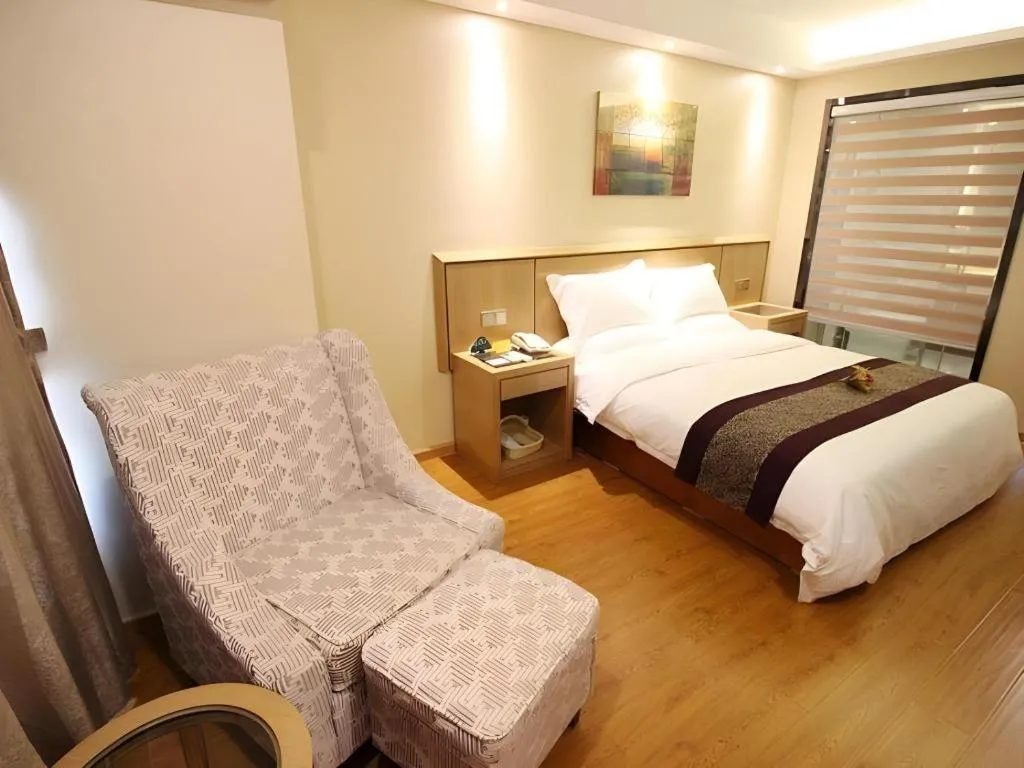Bed in GreenTree Inn Jiangsu Wuxi Huishan High-Speed Rail Qianzhou Chongwen Road Business Hotel