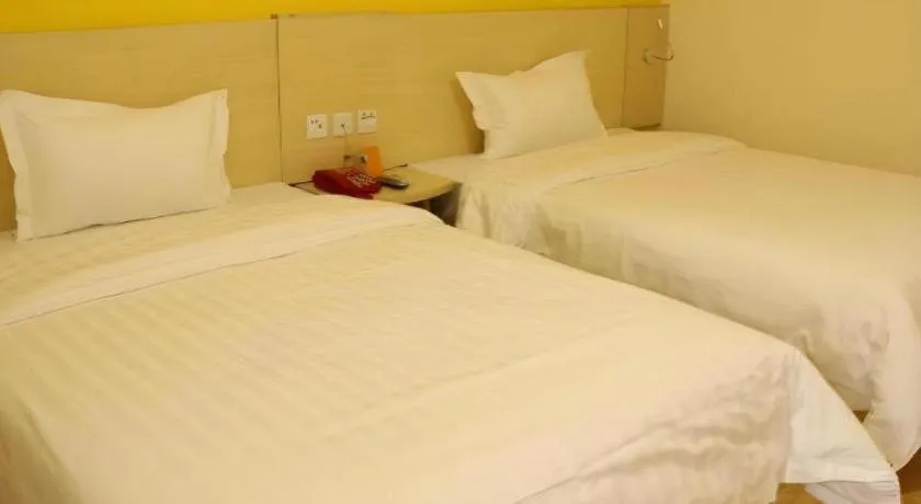 Bed in 7 Days Inn Chengdu Sichuan University South Railway Station