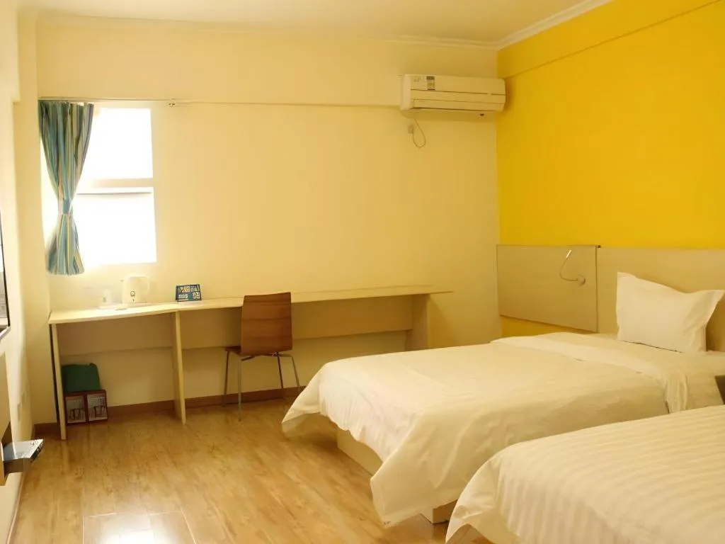 Bed in 7 Days Inn Chengdu Sichuan University South Railway Station