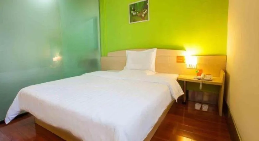 Bed in 7 Days Inn Xiangyang Gulou Branch