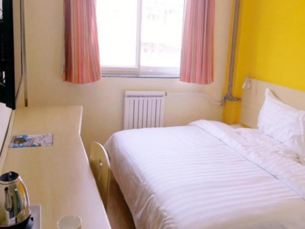 Bed in 7 Days Inn Xiangyang Gulou Branch
