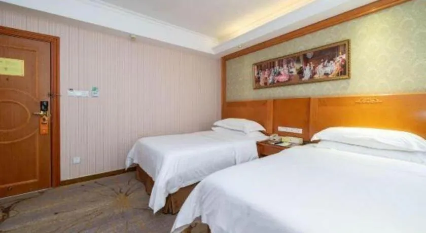 Bed in Vienna Hotel Guangxi Yangshuo Impression