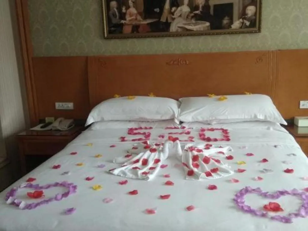 Bed in Vienna Hotel Guangxi Yangshuo Impression