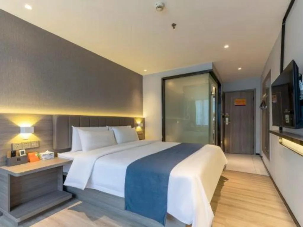 Bed in 7 Days Premium Jiangmen Wuyi Avenue Gangkou Road