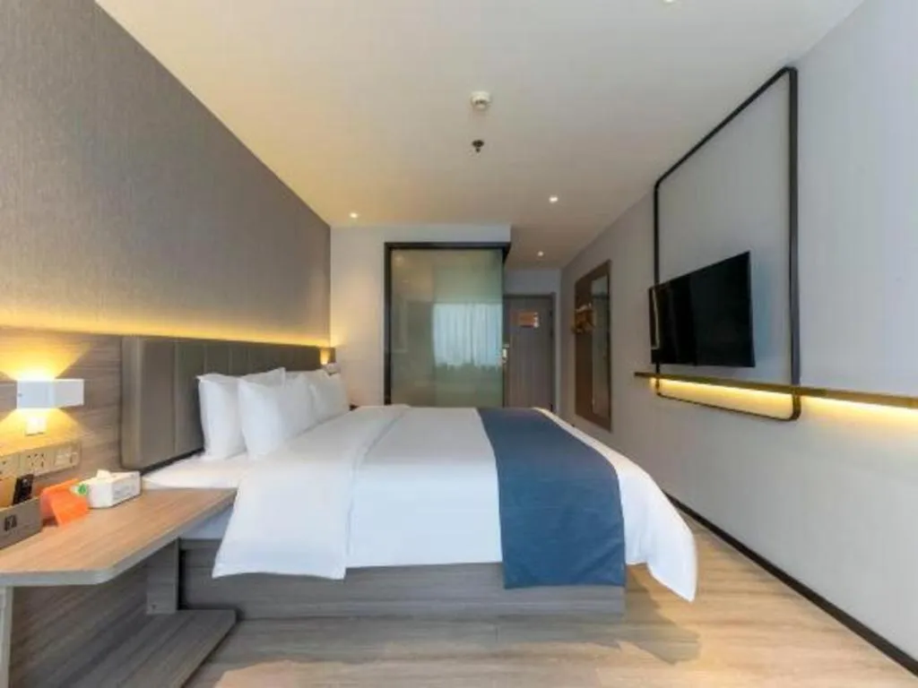 Bed in 7 Days Premium Jiangmen Wuyi Avenue Gangkou Road