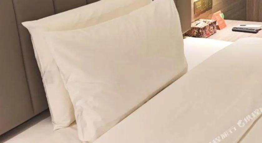 Bed in 7 Days Premium Jiangmen Wuyi Avenue Gangkou Road