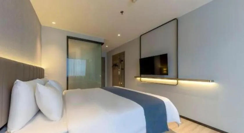 Bed in 7 Days Premium Jiangmen Wuyi Avenue Gangkou Road