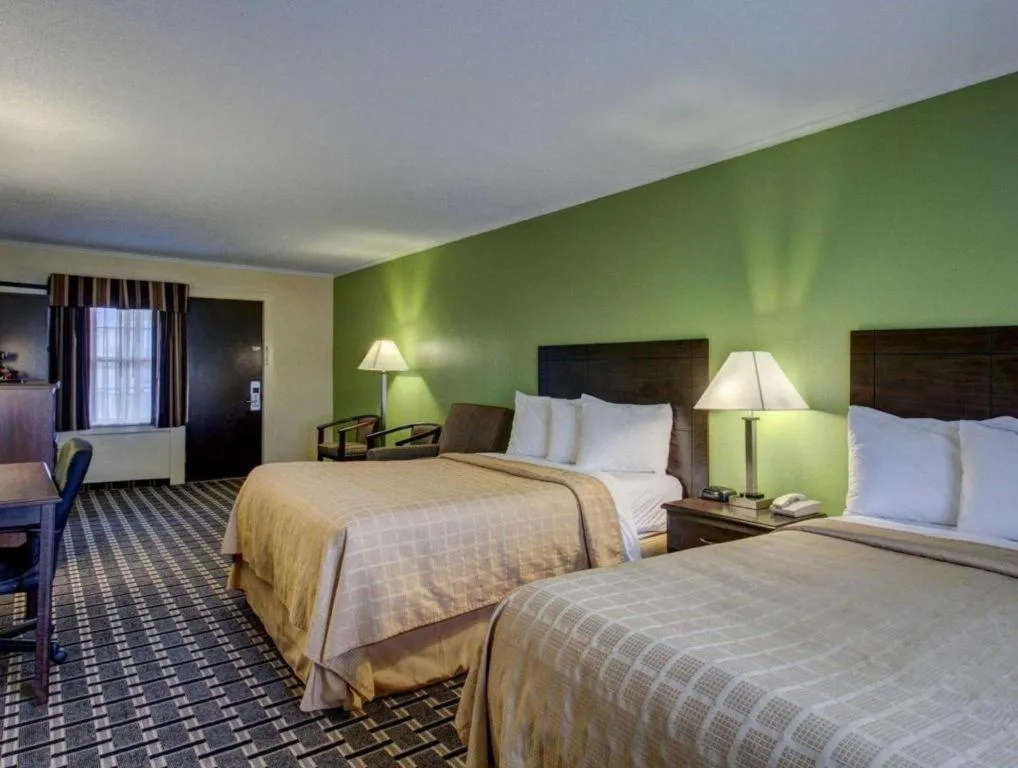 Bed in Quality Inn Barre-Montpelier