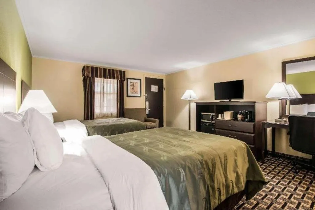 Bed in Quality Inn Barre-Montpelier