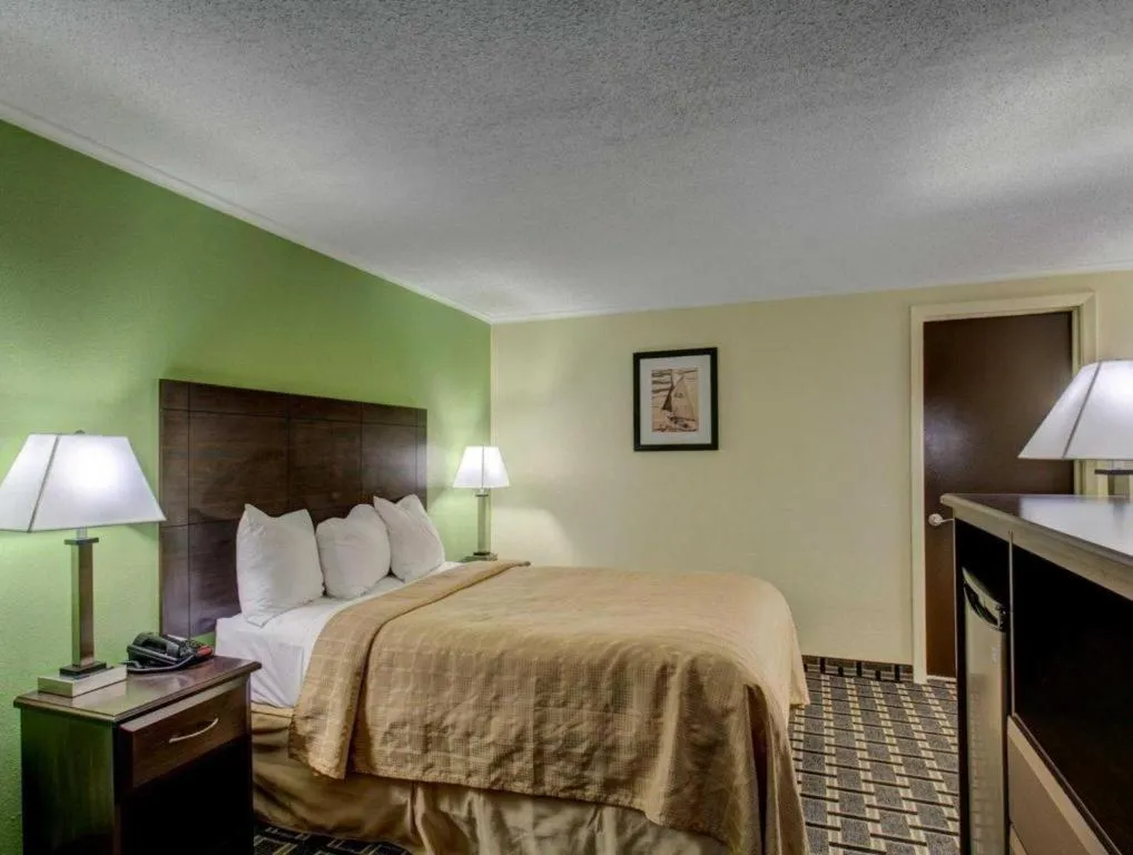 Bed in Quality Inn Barre-Montpelier