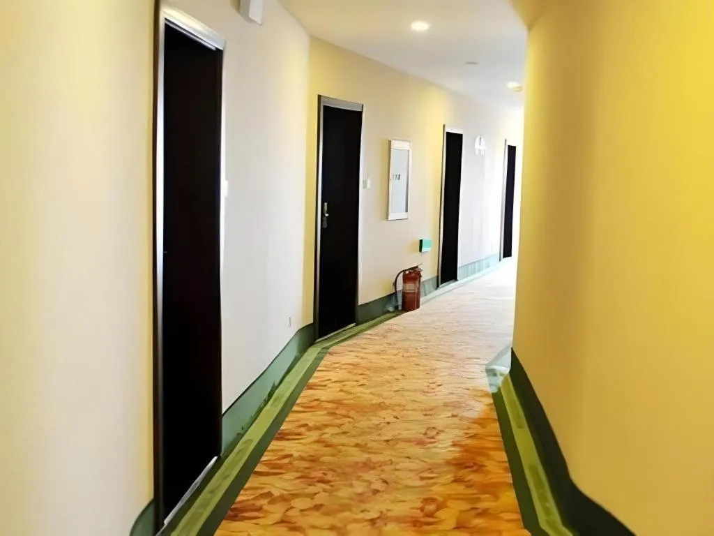 GreenTree Inn Qingdao Licang Shuyan Road Daweng Square Express Hotel