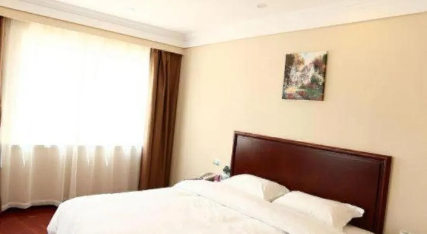 Bed in GreenTree Inn Qingdao Licang Shuyan Road Daweng Square Express Hotel