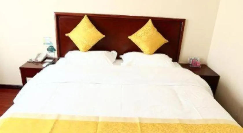 Bed in GreenTree Inn Qingdao Licang Shuyan Road Daweng Square Express Hotel