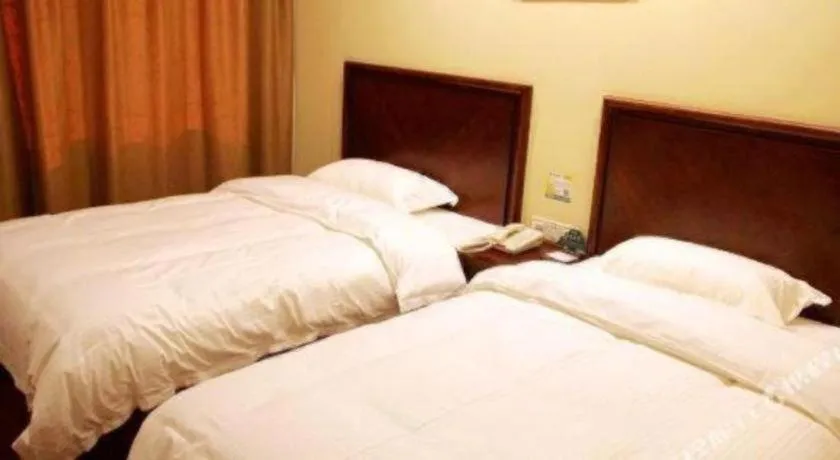 Bed in GreenTree Inn Qingdao Licang Shuyan Road Daweng Square Express Hotel