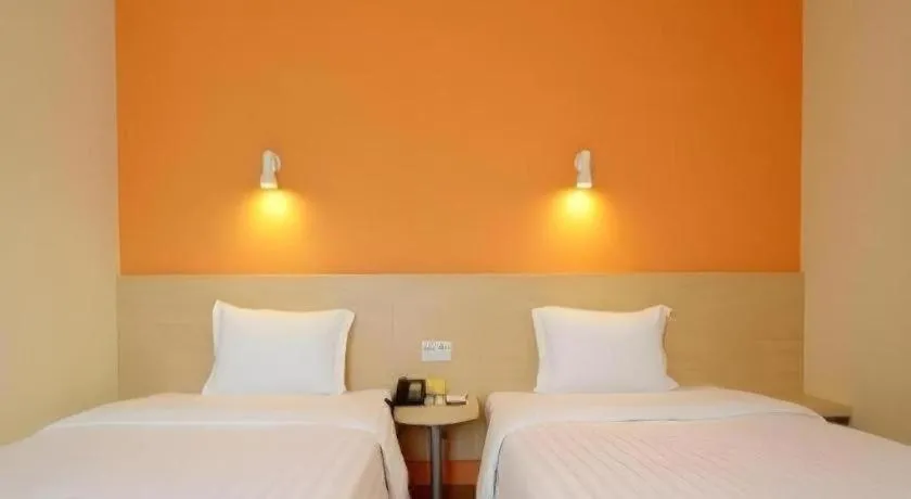 Bed in 7 Days Inn Guiyang Gaicha Avenue Guizhou Institute of Technology