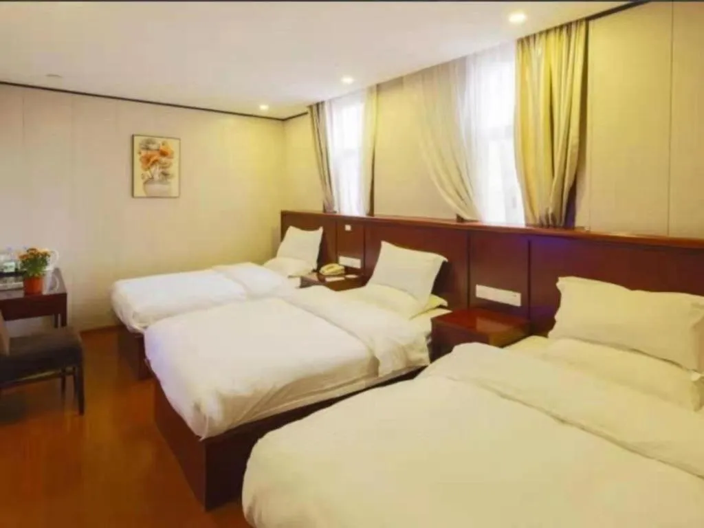 Bed in GreenTree Alliance Shanghai Railway Station QiuJiang Road Hotel