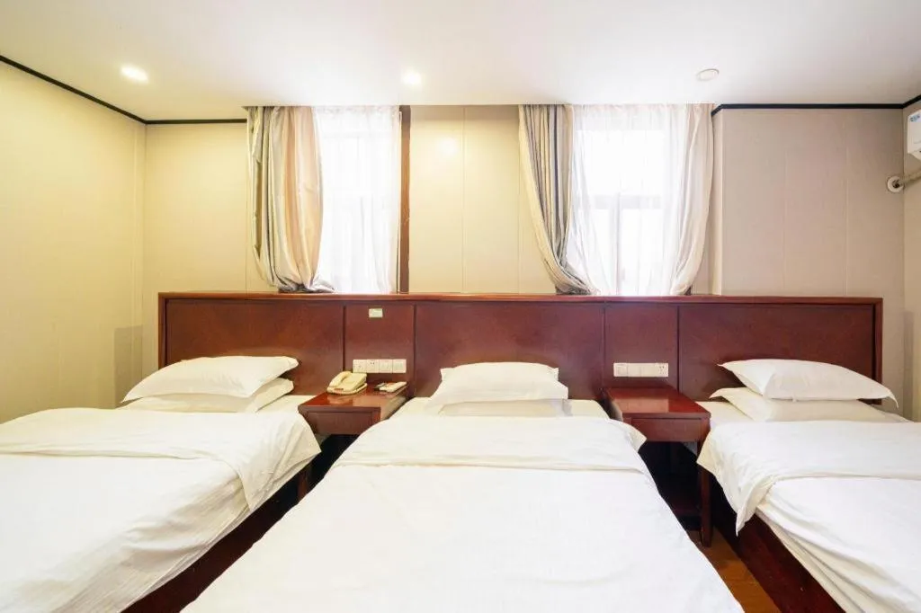 Bed in GreenTree Alliance Shanghai Railway Station QiuJiang Road Hotel