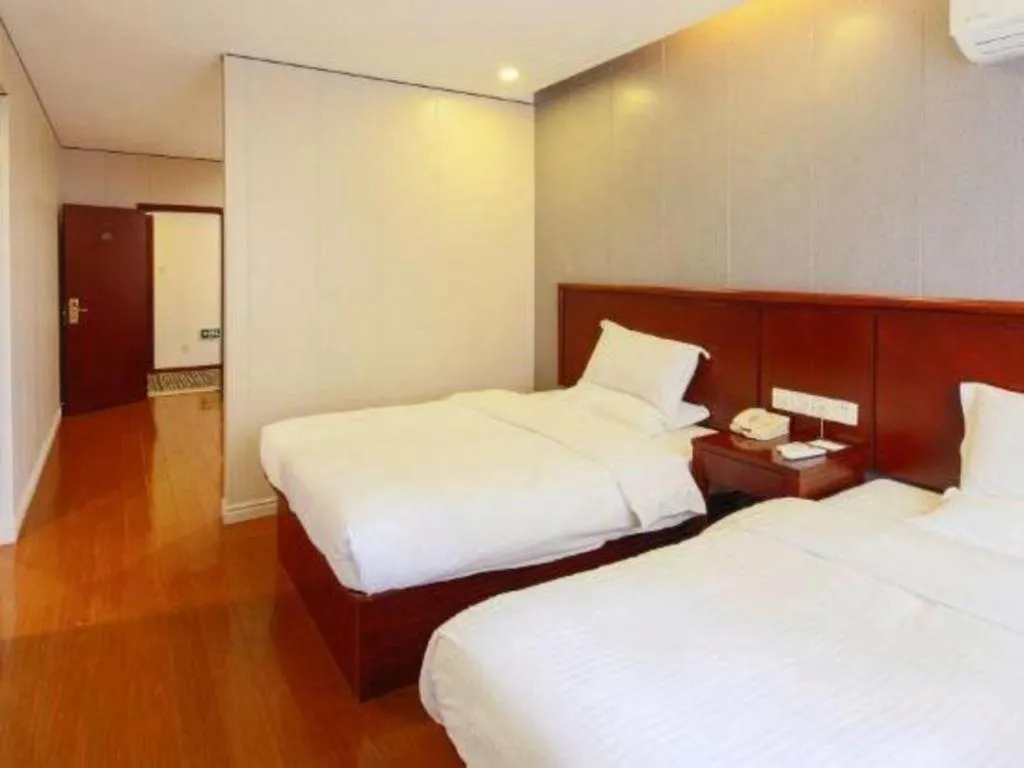 Bed in GreenTree Alliance Shanghai Railway Station QiuJiang Road Hotel