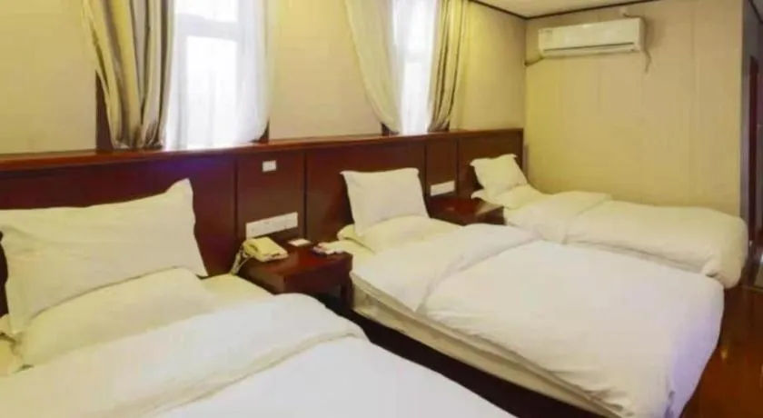 Bed in GreenTree Alliance Shanghai Railway Station QiuJiang Road Hotel