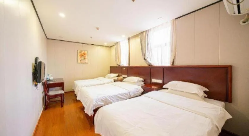 Bed in GreenTree Alliance Shanghai Railway Station QiuJiang Road Hotel